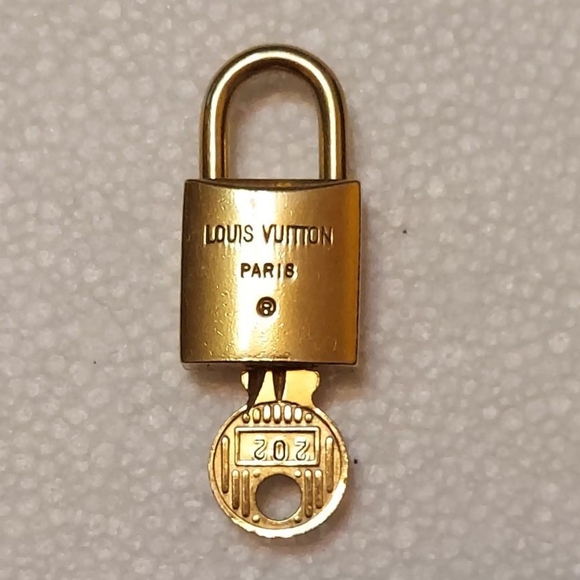 Louis Vuitton Vintage EUC Lock 🔐 and Key #202 - Picture 1 of 15